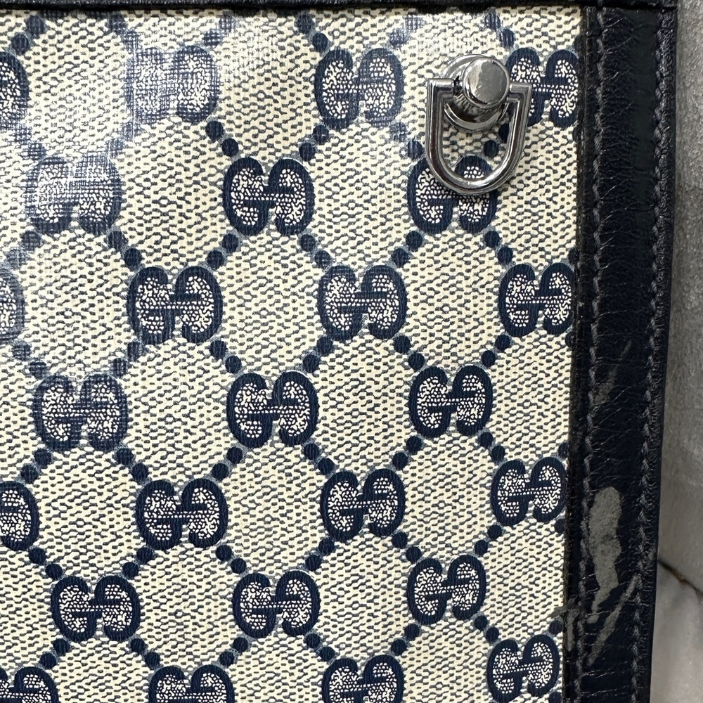 Authentic Gucci Signature blue clutch with added D-rings. Preowned - Picture 5 of 11